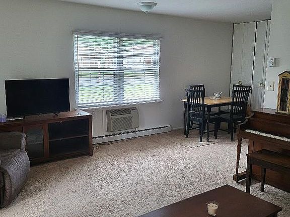 3rd image of 214A Buckingham Ct
