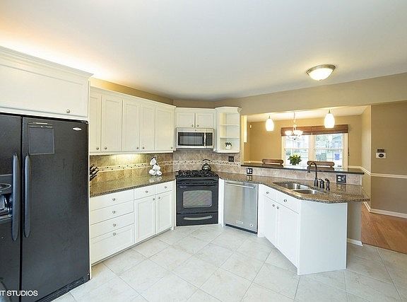 3rd image of 183 N Kenilworth Ave