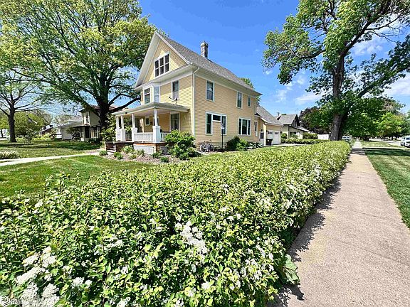 3rd image of 1302 Iowa Ave