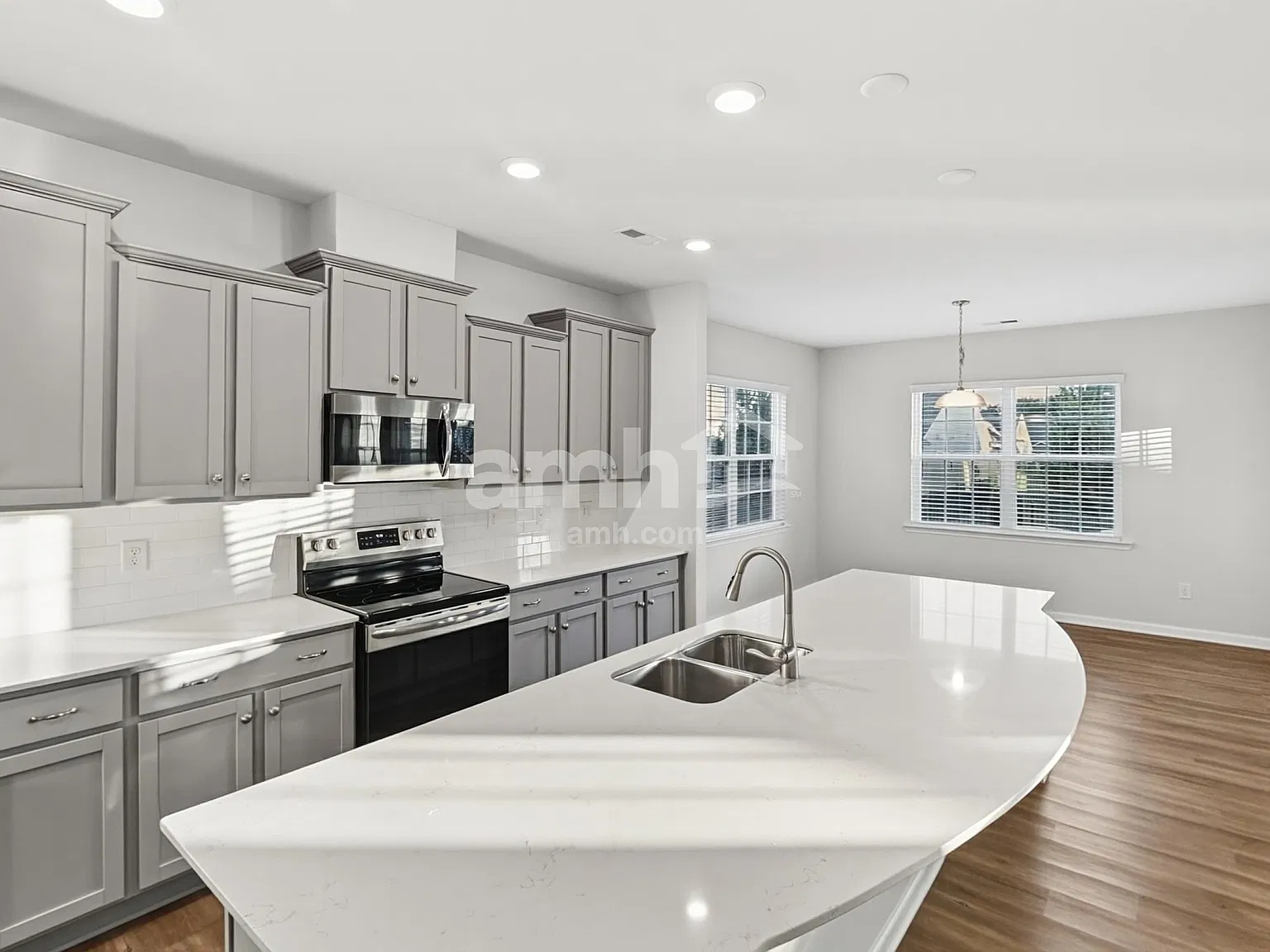 4 bed, 2.5 bath, 2082 sqft, $2,715 — Photo 3