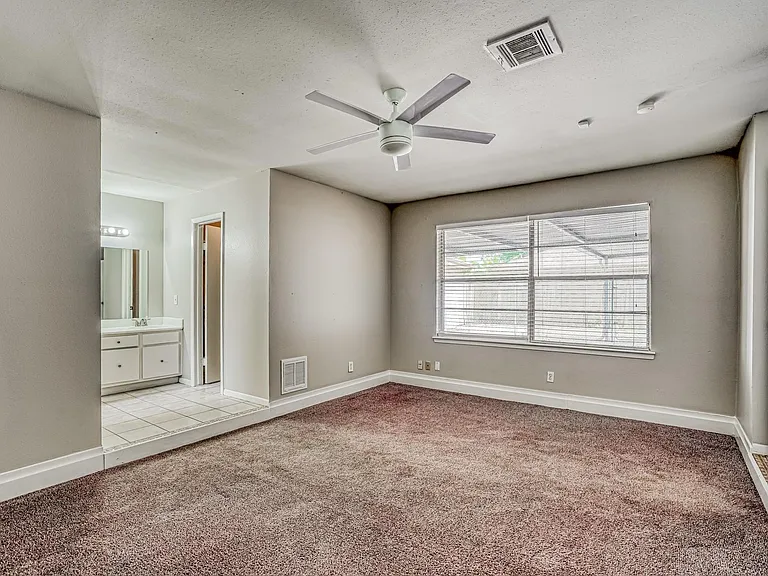 6610 Rowell Ct — Photo 12
