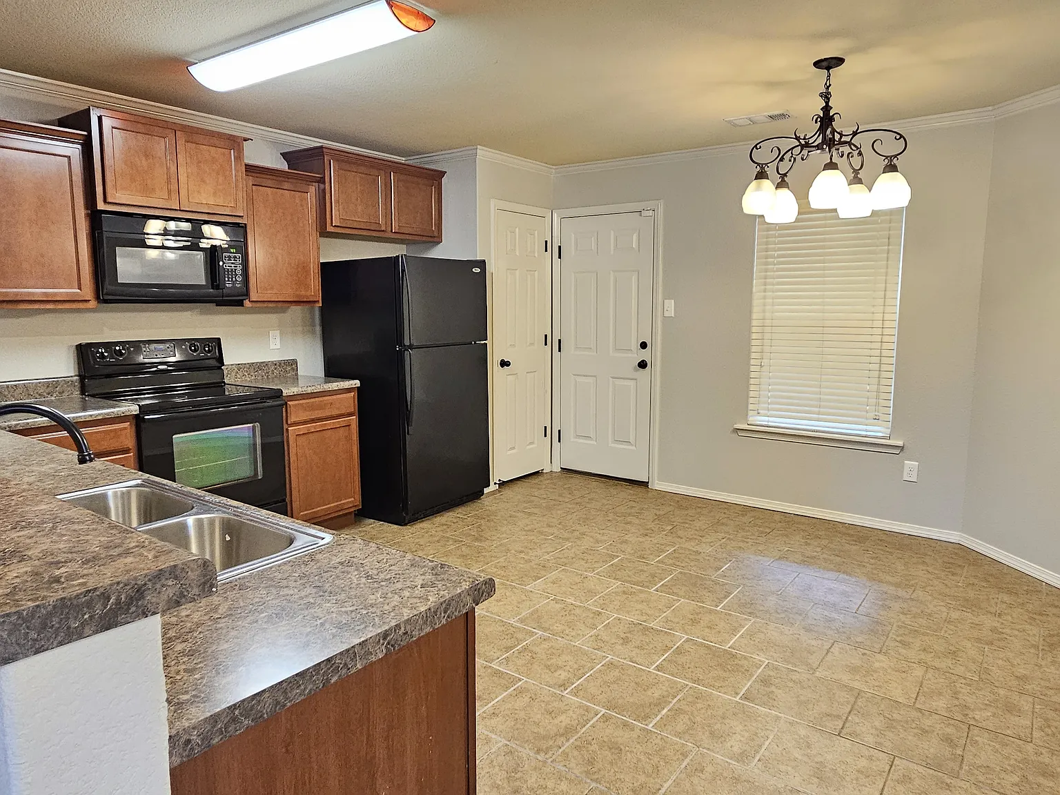 3 bed, 1243 sqft, $1,525 — Photo 3