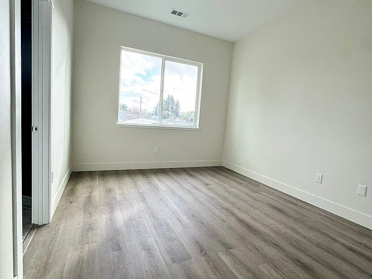 576 Marin Ave — Photo 10