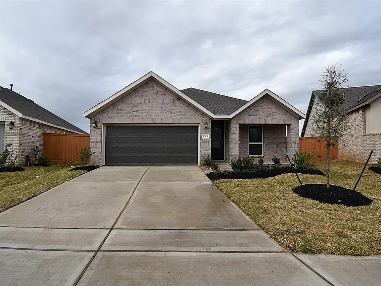 6303 Golden Seaton Dr — Photo 1