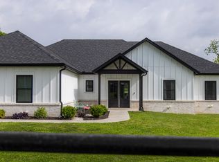 1213 W Pineville Rd, Washburn, MO 65772