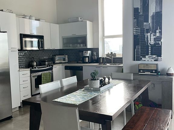3rd image of 234 NE 3rd St Penthouse Lph1