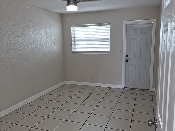 5th image of 1407 Holly Heights Dr