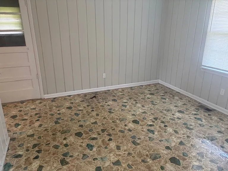 304 W Adams St — Photo 7