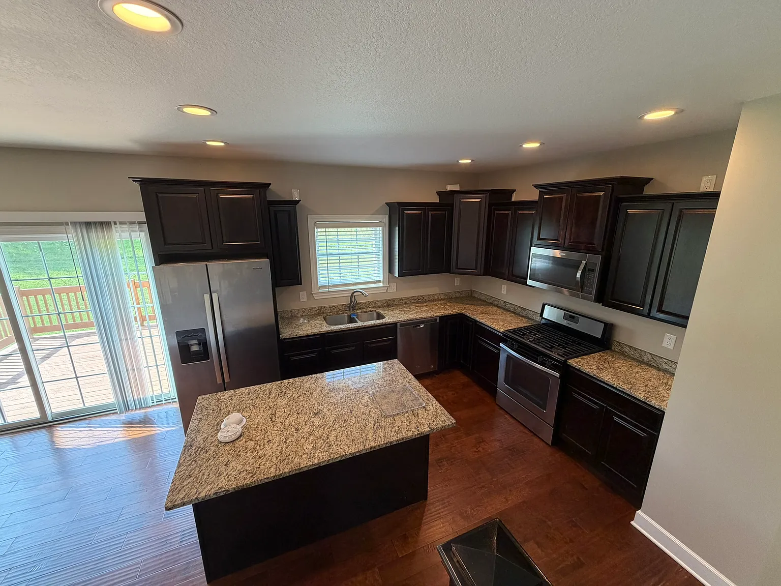 4 bed, 2.5 bath, 2350 sqft, $3,250 — Photo 4