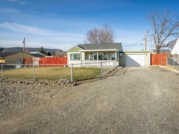 1105 11th St, Benton City, WA 99320