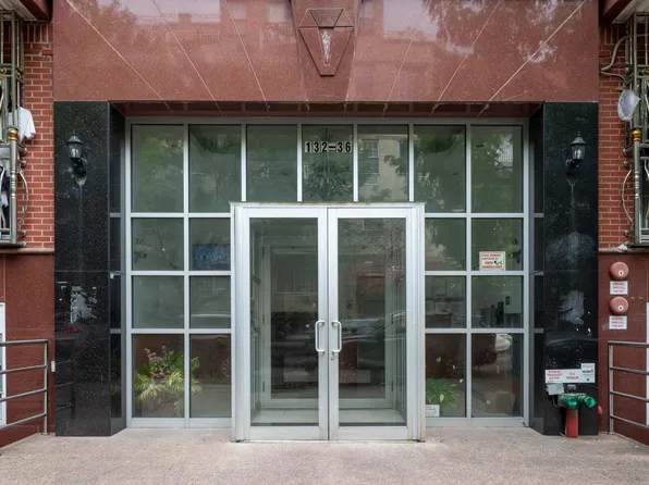 132-36 Pople Avenue image 2 of 19