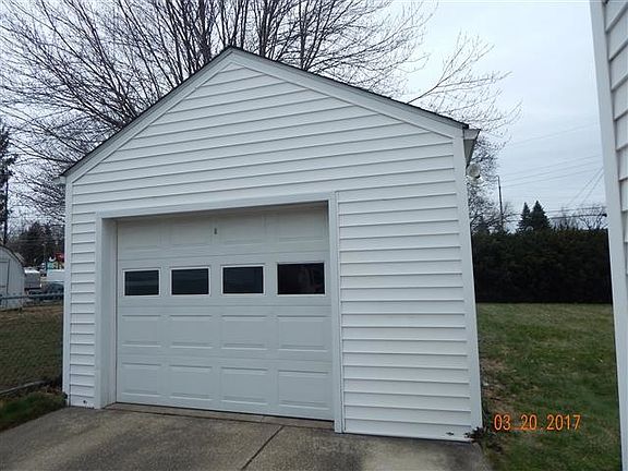 Detached 1-car garage