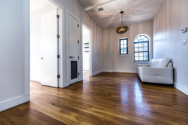 Rented by Nooklyn NYC LLC | media 31