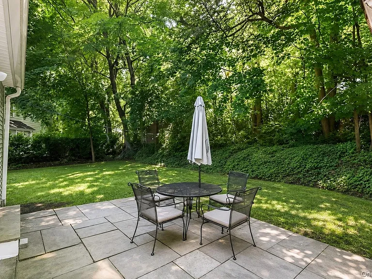 15 Ferncliff Rd — Photo 24