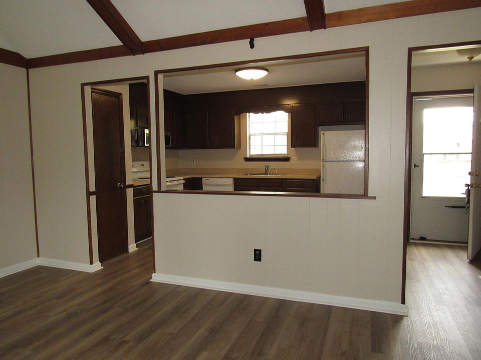 2nd image of 104 E Edgefield Dr