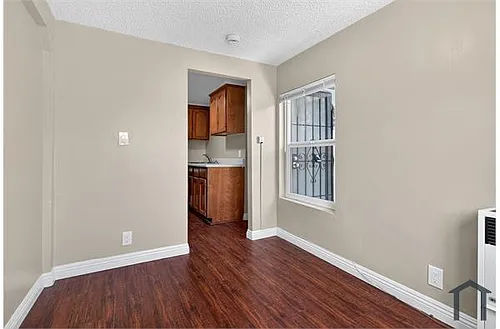 429 E 49th St #431-1-4 Photo 1