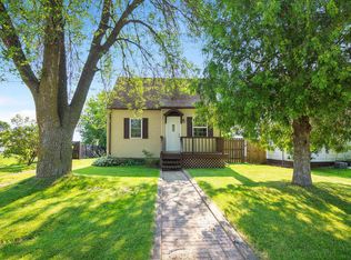1537 S 37th St, Manitowoc, WI 54220