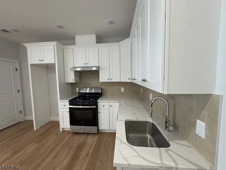 484 S 19th St #1 — Photo 6