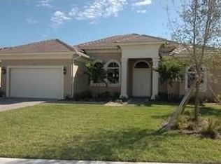 390 Saddlebrook Ln, Naples, FL 34110