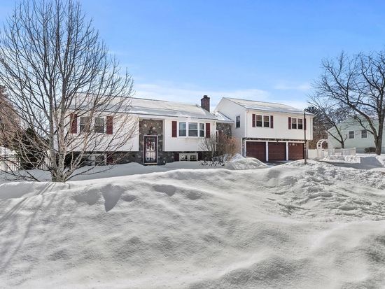 25 Munroe Dr, North Attleboro, MA 02760