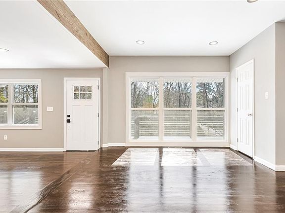 3rd image of 2069 Kenwood Pl SE