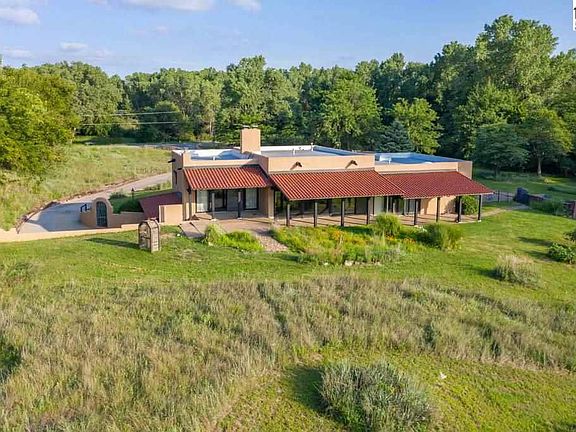 3rd image of 11 Prairie Dunes Dr