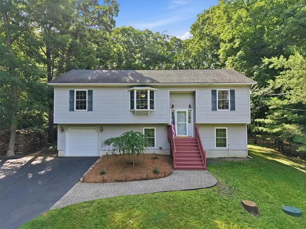 128 Chestnut St, Dingmans Ferry, PA 18328