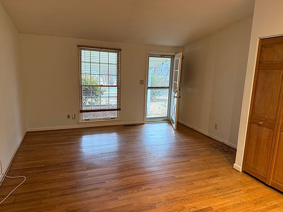 2nd image of 1805 Lochlomand Ln SE