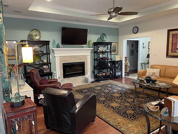 5th image of 670 Wickham Dr