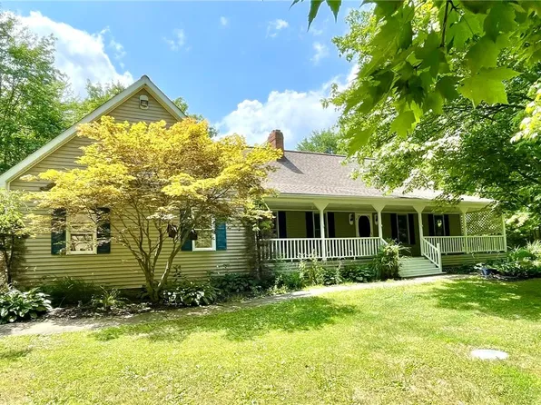 19130 Brookfield Rd, Chagrin Falls, OH 44023