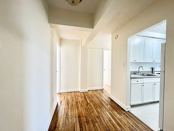 3rd image of 2758 Homecrest Ave #605