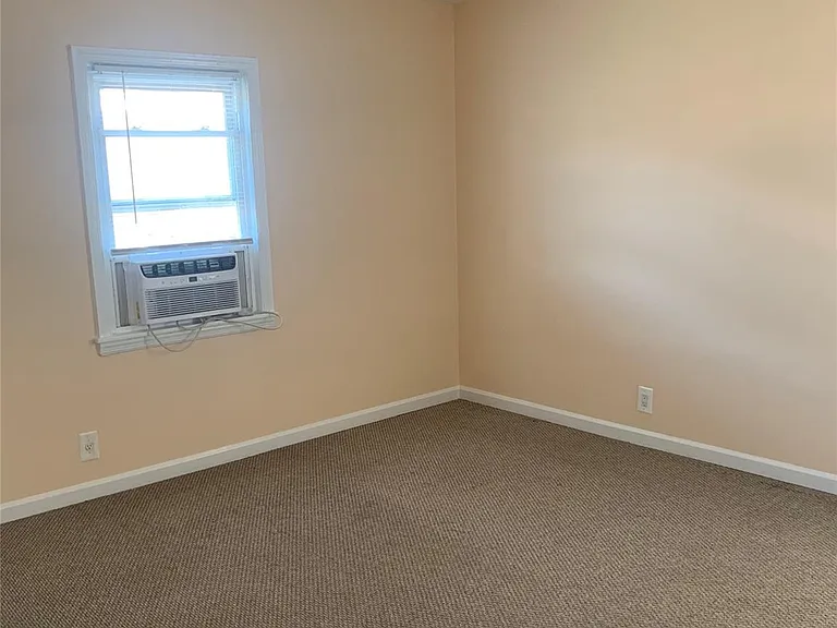 431 E Chester St — Photo 16