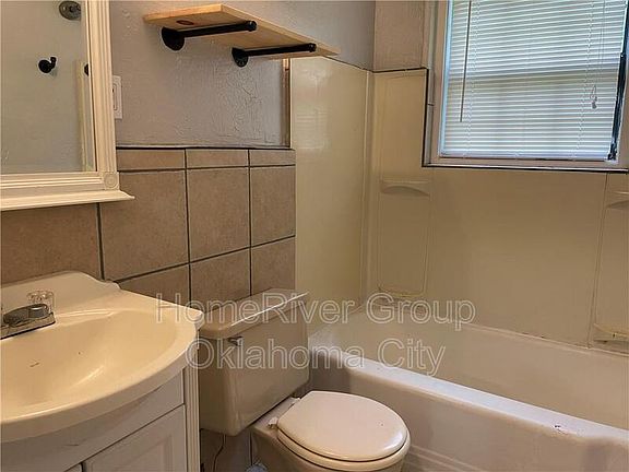 5th image of 1118 Arkansas St