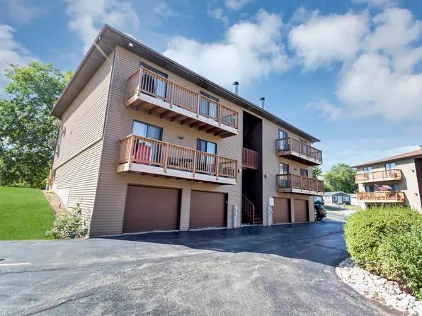 736 Division St #736, South Elgin, IL 60177