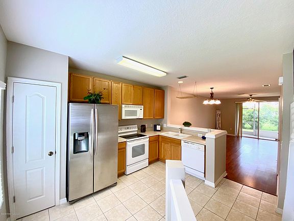 2nd image of 1314 Hampton Park Ln