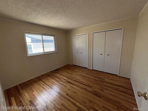 5th image of 25563 Baker St