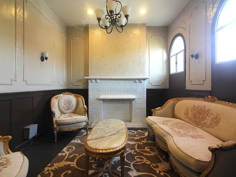Heliotrope Drive Apartments — Photo 6