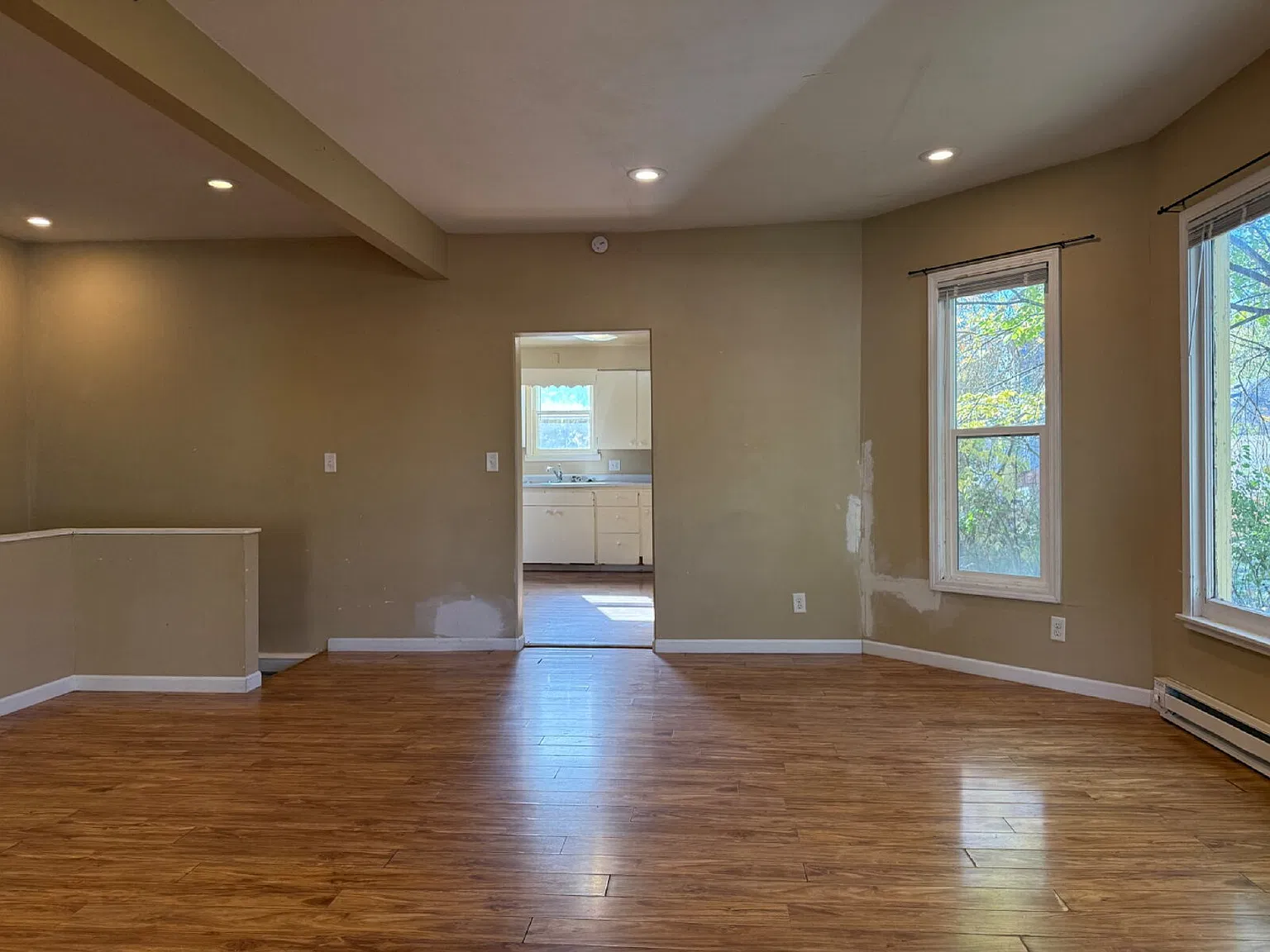 4 bed, 2.0 bath, 1500 sqft, $1,350 — Photo 3