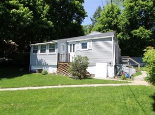 6 Maple Dr, Mahopac, NY 10541