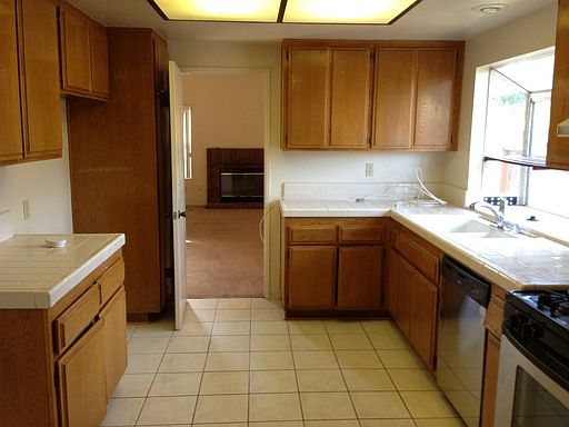 3rd image of 2027 Maywood Cir
