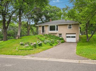 2154 William St, Roseville, MN 55113