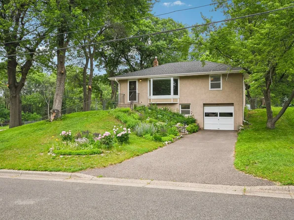 2154 William St, Roseville, MN 55113