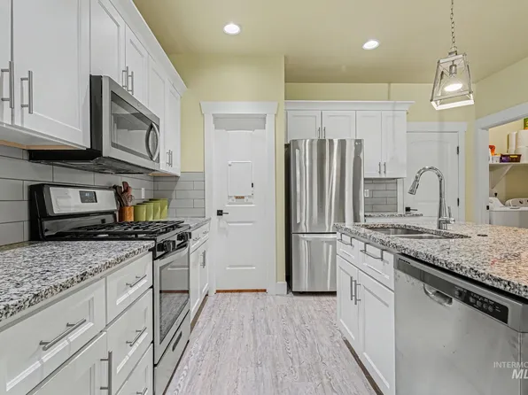 214 Union Pacific Cir, Homedale, ID 83628