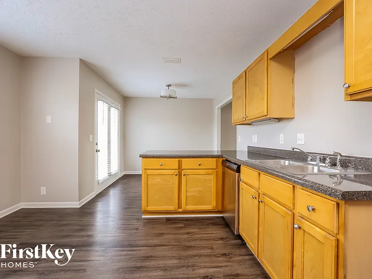 1304 Sunray Dr — Photo 7