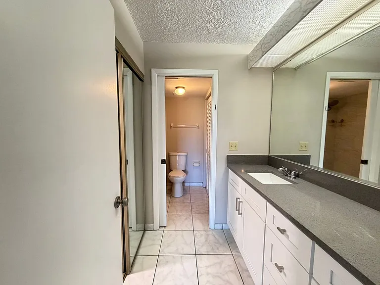 5175 Vineland Rd — Photo 19