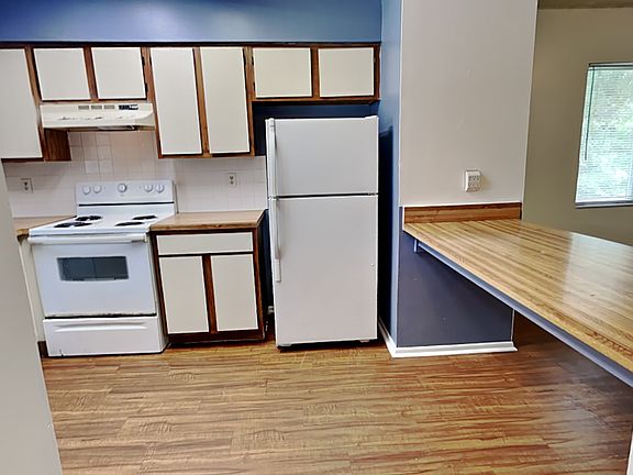 2nd image of 2549 S Oak Ave APT C