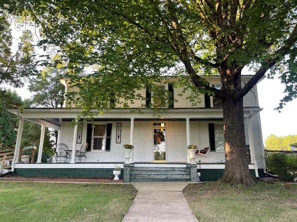 1105 Abbott Pl, Chatham, VA 24531
