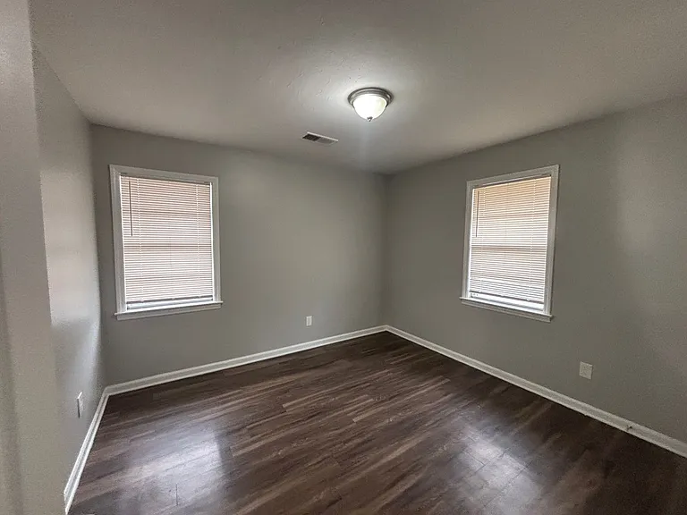2370 Hillside Ave — Photo 9