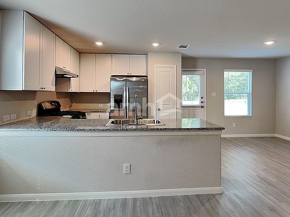3rd image of 9978 Sarrebourg St