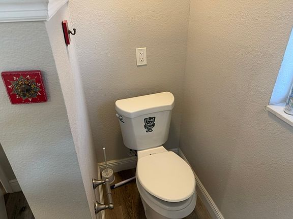 3rd image of 225 Ash Dr
